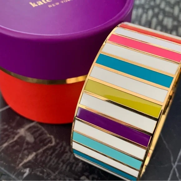 KATE SPADE NEW YORK | ENAMEL | GOLD BANGLE BRACELET | NEW | RETAIL $128 - Picture 1 of 9